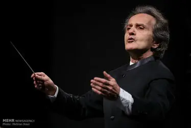Tehran’s Symphony Orchestra performs in Vahdat Hall