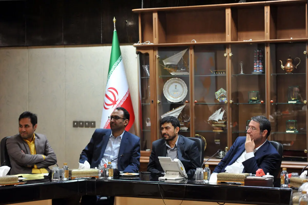 دیدار جمعی از هنرمندان با رضا رحمانی  وزیر صنعت، معدن و تجارت 