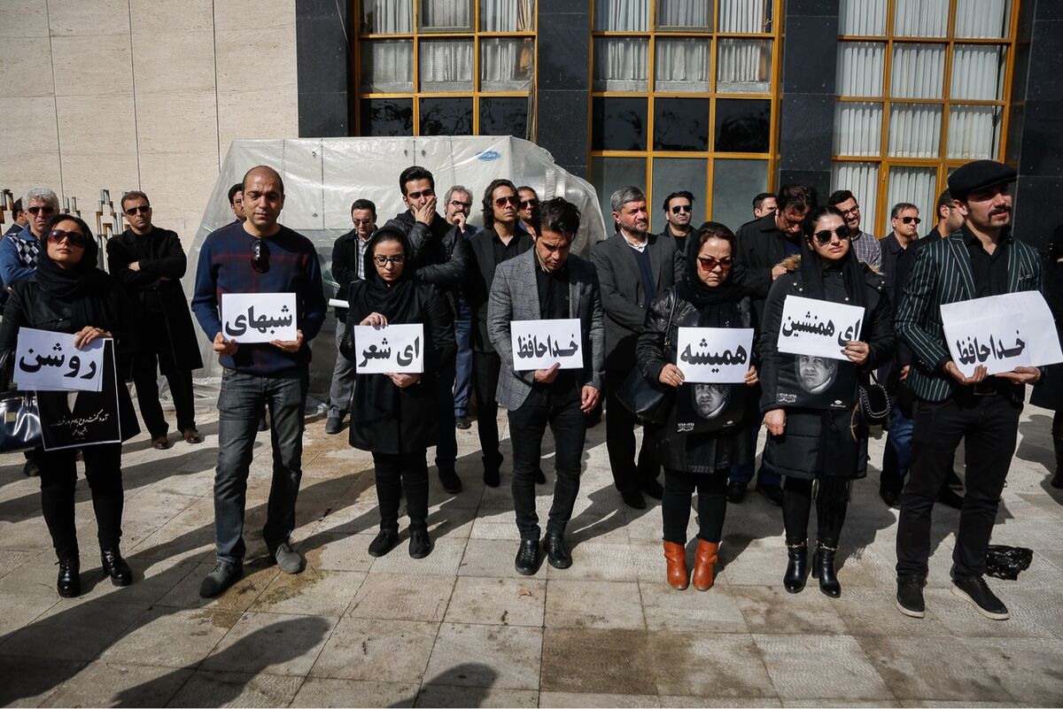 تشییع پیکر مرحوم افشین یداللهی از مقابل تالار وحدت