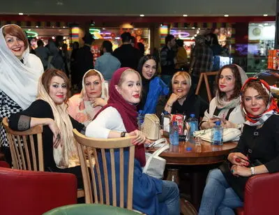 یک گردهمایی نسبتا زنانه!/ گزارش تصویری ایران‌آرت از اکران خصوصی فیلم «دو عروس» در  کوروش