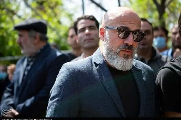 ببینید: امیر آقایی ، سروش صحت، فرمان آرا و هنرمندان در آیین خاکسپاری کیومرث پوراحمد 