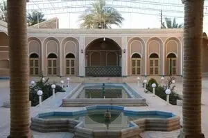 معماری جذاب "باغ تیتو"/ راز سرسبزی باغ کویری بافق