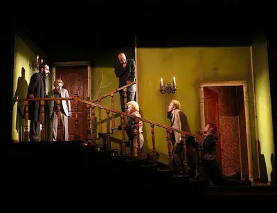 همراهی دوربین ایران‌آرت با بی‌پدر‌ها در قشقایی