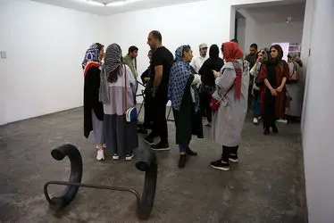 نمایشگاه چیدمان مونا آقابابایی با عنوان «مطالعه در سطح» در گالری اُ