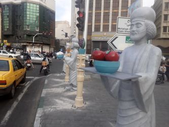 مردان هخامنشی و سفره هفت سین در میدان هفت تیر تهران