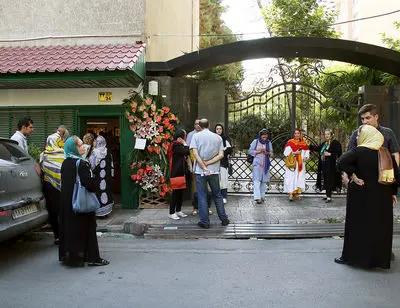 صد هنرمند اینگونه خیابان های دروس را فتح کردند/عکسها