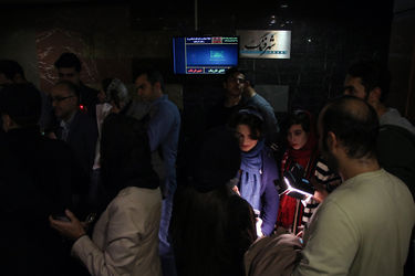 اکران مردمی فیلم "یک اتاق تاریک" در سینما آزادی