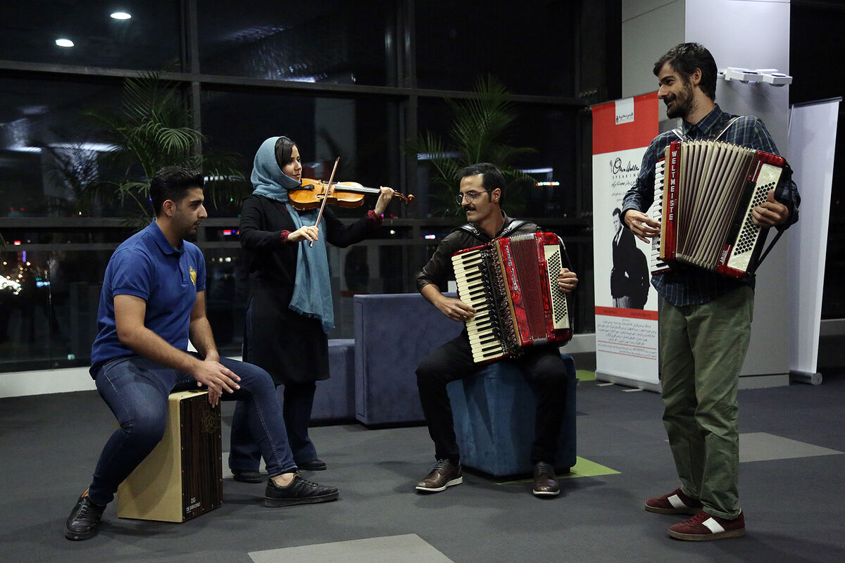 رونمایی از تندیس 