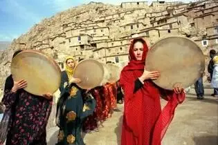 خواندنی ها از چهار موزیسین/ از کلاهبرداری رستورانی تا عاشقانه