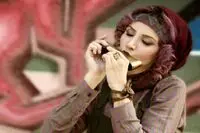 اجرای دیدنی آهنگ "آینه‌ها" فرهاد توسط آزاده مهدوی آزاد/ فیلم