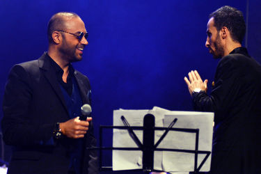 کنسرت "عاشقانه‌های ناصر چشم‌آذر" در سالن همایش‌های برج میلاد