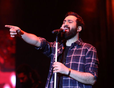 تصاویری از کنسرت پرانرژی مهدی یراحی را ببینید