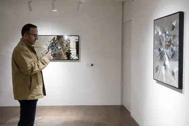 نمایشگاه آثار آینه‌کاری بابک سلیمانی در گالری آرت هاب آریانا