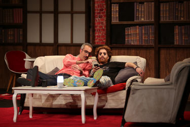 نمایش "یک ساعت آرامش" در سالن استاد ناظرزاده کرمانی