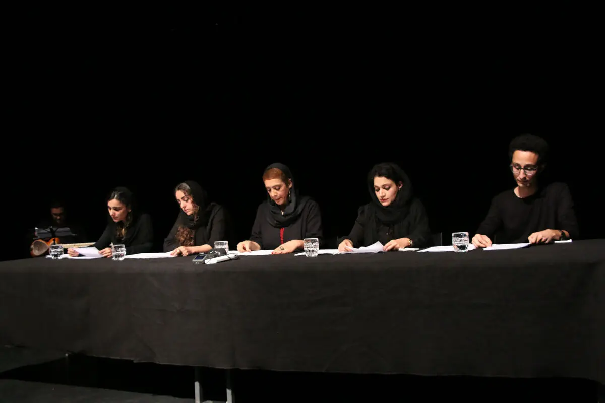 نمایشنامه خوانی 