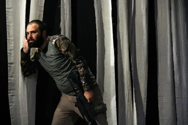 نمایش "سنگر دوست داشتنی" در تالار ناصرخسرو