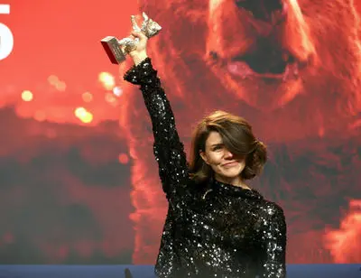 ببینید: فشن سوپراستارها برای خرس برلین