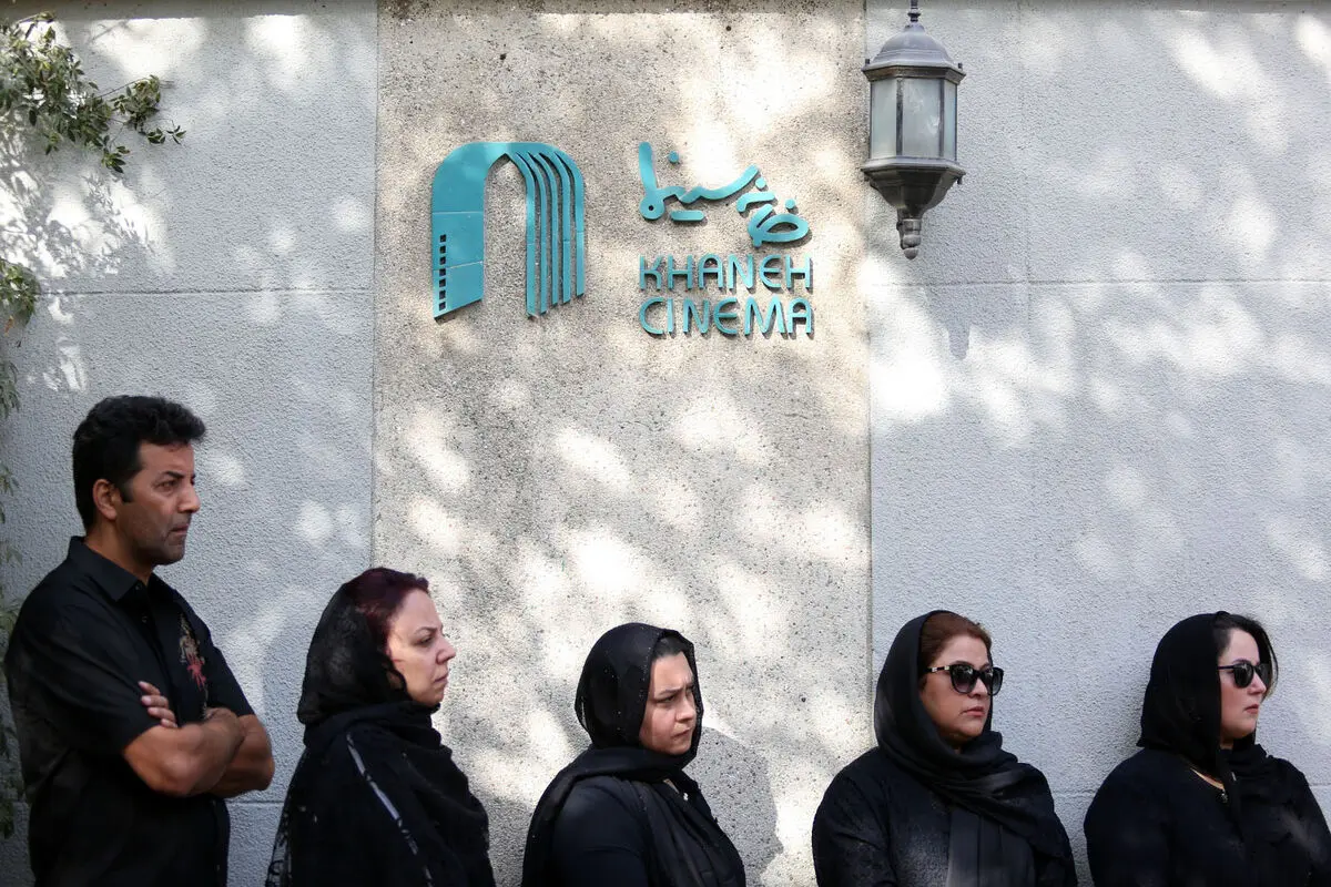 تشییع پیکر سید ضیاءالدین دری از خانه سینما