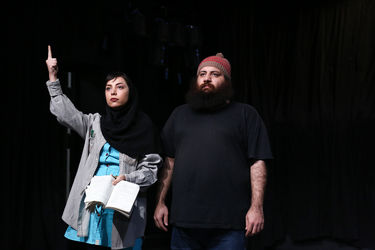 نمایش " در انتظار گودو " در سالن قشقایی تئاترشهر