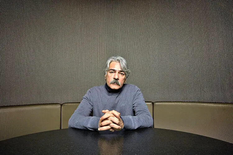 کیهان کلهر بر سر مزار استاد آواز دوره قاجار/ عکس