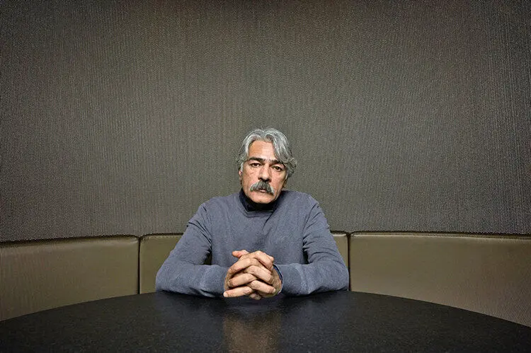 کیهان کلهر بر سر مزار استاد آواز دوره قاجار/ عکس