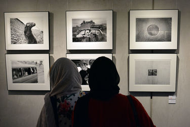 نمایشگاه گروهی عکس از 77 هنرمند در گالری ایوان