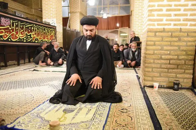 سریال‌ها اغلب فیلمنامه کامل ندارند/ گفت و گو با برزو ارجمند درباره نقش روحانی