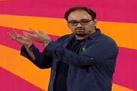 کمدین تمام مدارک تحصیلی اش را در تلویزیون پاره کرد