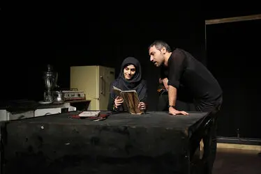 نمایش "بی‌سرپرست" در تماشاخانه مهرگان