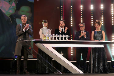 (L-R)+President+of+the+International+Jury+Jeremy+Irons_+Berenice+Bejo_+Luca+Marinelli_+Kleber+Mendonca+Filho+and+Annemarie+Jacir