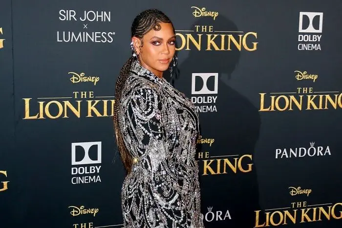 اهدای جایزه بشردوستانه به ستاره موسیقی پاپ