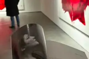 آزاده رزاق دوست ورونیکا را همراه با رز، خون و عشق به تصویر کشید / تحلیل یک اثر 