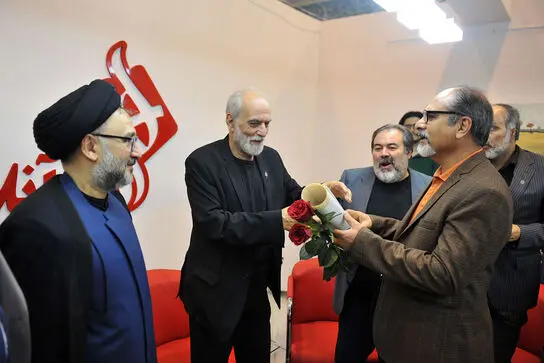 جشن تولد ۷۷ سالگی آیدین آغداشلو در نمایشگاه مطبوعات