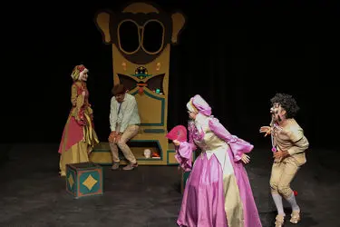 اجرای نمایش "سرزمین تهی سران" در تماشاخانه مهرگان