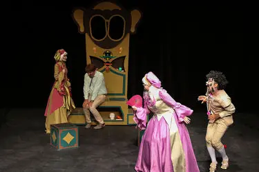 اجرای نمایش "سرزمین تهی سران" در تماشاخانه مهرگان