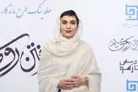 شعرخوانی اندیشه فولادوند در قرنطینه؛ سیگار پشت سیگار/ فیلم