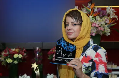 ببینید: تیپ متفاوت شراره رخام و آزاده صمدی / همه کمدین‌ها دور هم جمع شدند /  فرش فیروزه‌ای نمایش 