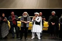 ممیزی عجیب پوستر یک نمایش در مشهد / عکس