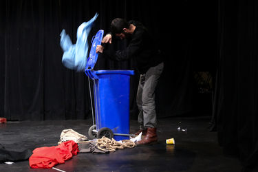 نمایش " در انتظار گودو " در سالن قشقایی تئاترشهر