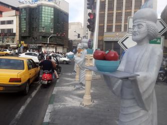 مردان هخامنشی و سفره هفت سین در میدان هفت تیر تهران