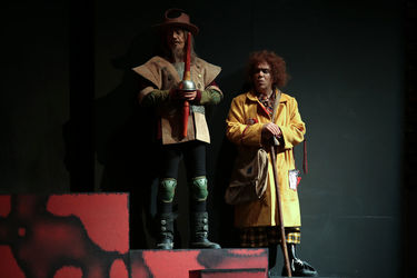 اجرای نمایش "هملت و دن کیشوت" در سالن اصلی تئاترشهر