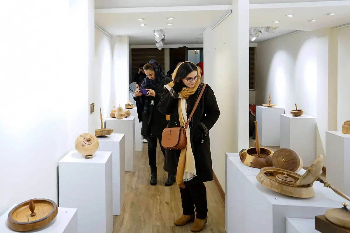 Baharak Gallery Exhibits Gigs by Davood Mollaei