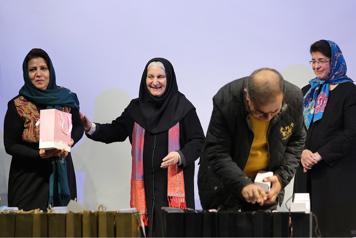 عکس ها از رونمایی هفدهمین جلد فرهنگنامه کودک و نوجوان/ تقدیر از سیف الله پویاراد 