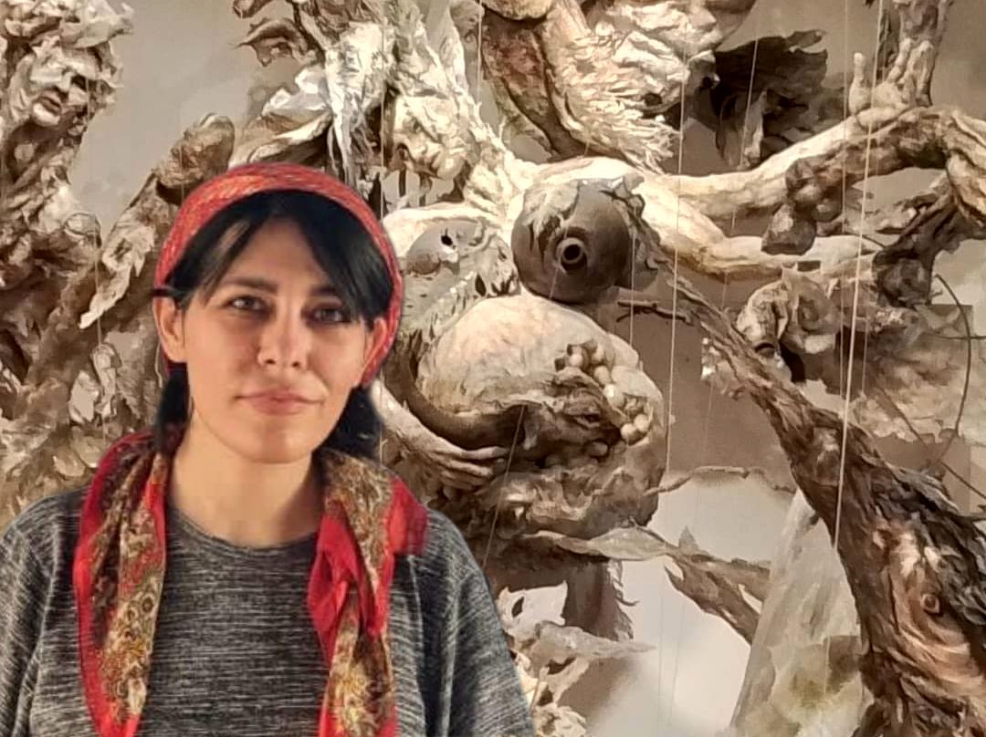 اهورامزدا در بن‌دهش اثر الهام فلاحی ؛ زایش معناگرا از دل بازیافت ها در کلکسیون رها گالری 