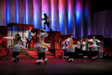 اجرای نمایش "هملت و دن کیشوت" در سالن اصلی تئاترشهر