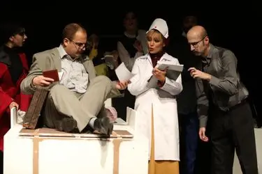 نمایش "اضافه حقوق" مجموعه تئاتر دیوار چهارم