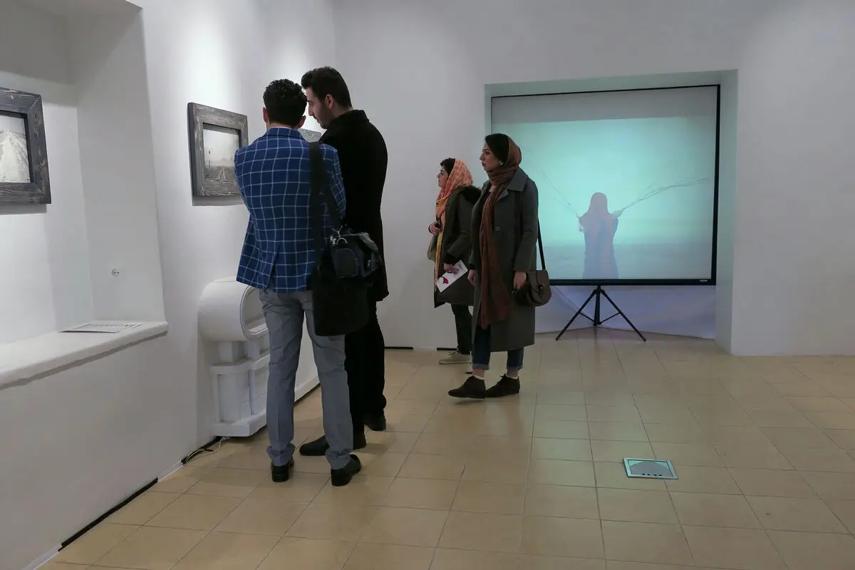 نمایشگاه عکس سکوت در عمارت روبرو