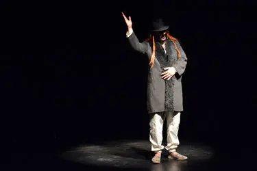 نمایش "چل گیس"در تالار چهارسو تئاتر شهر
