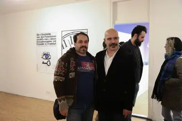 نمایشگاه پوستر آرش تنهایی با نام علیه فراموشی در گالری دنا 