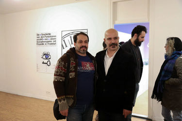 نمایشگاه پوستر آرش تنهایی با نام علیه فراموشی در گالری دنا 